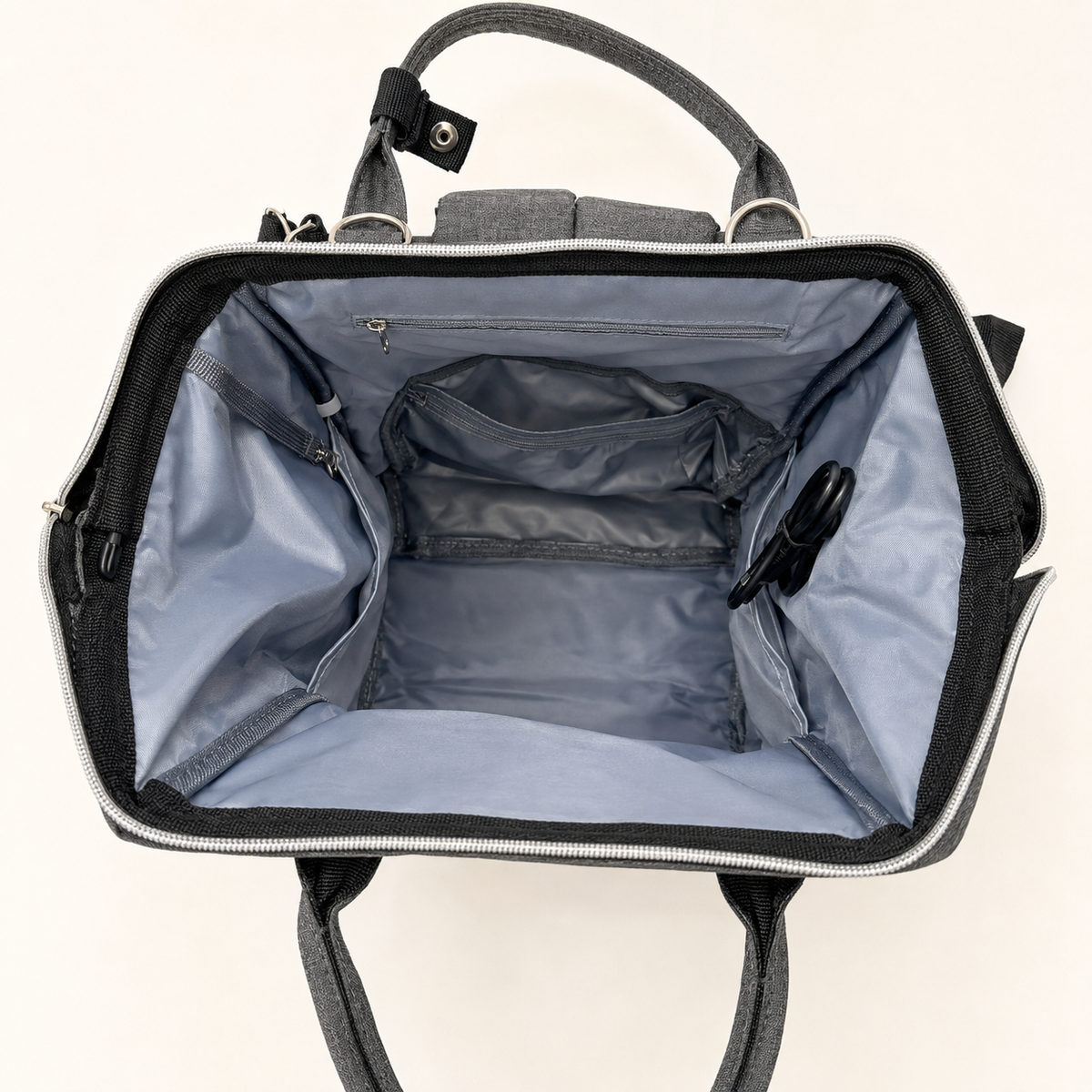 Open interior and organiser compartments